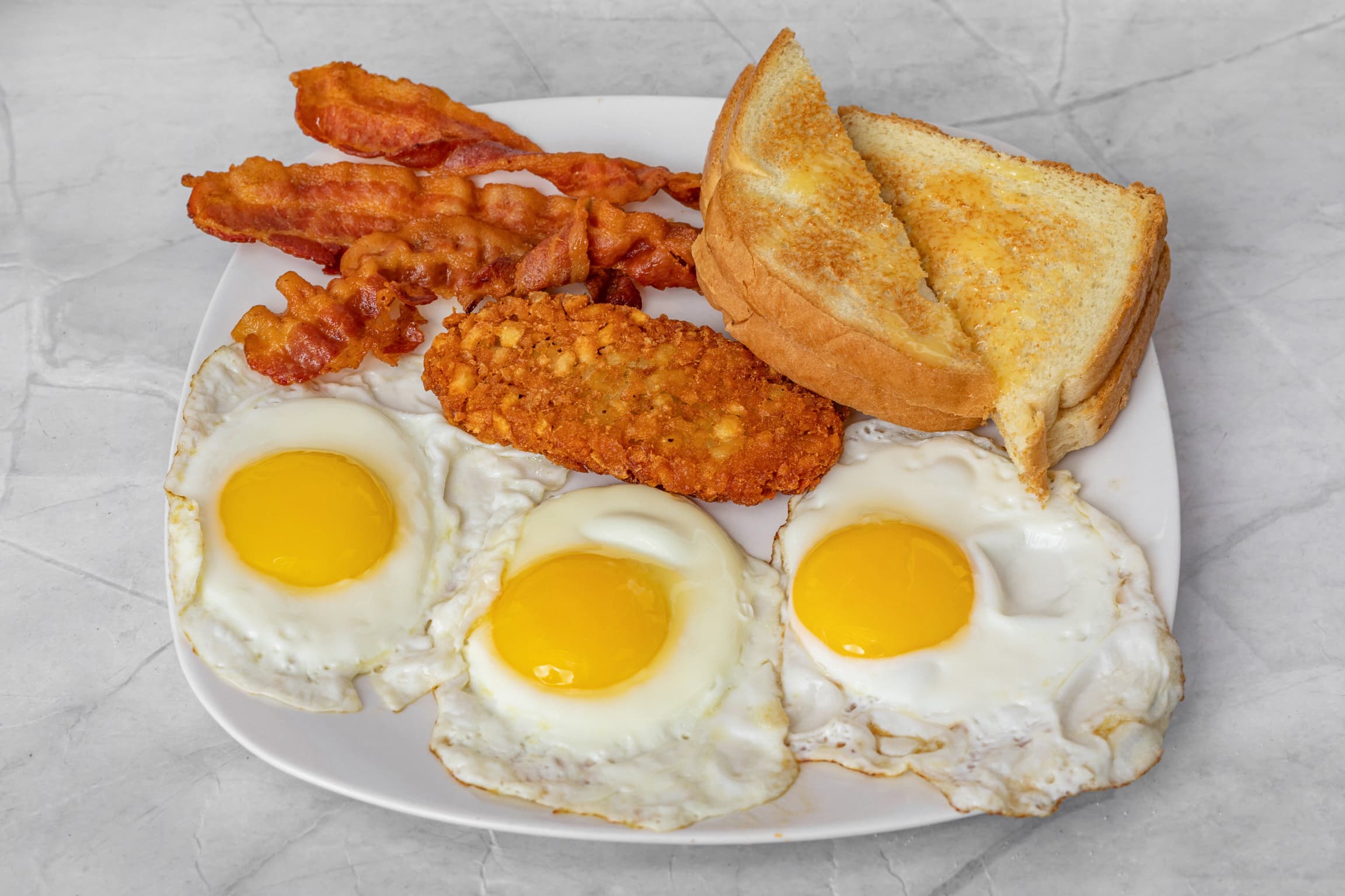 3 Egg Platter (3 Eggs/ Hashbrown / 1 Choice Meat)